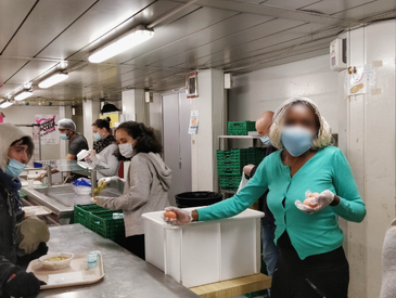 Distribution de repas chauds avec les Restos du Coeur (19ème)