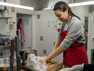 Aide à la préparation de repas à la cuisine partagée "La Cocotte"