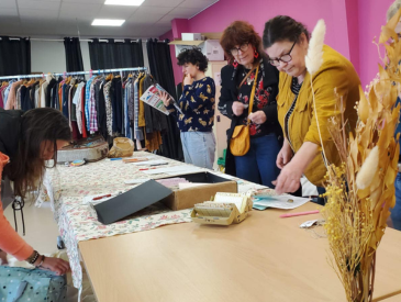 Un coup de main pour le vestiaire nomade