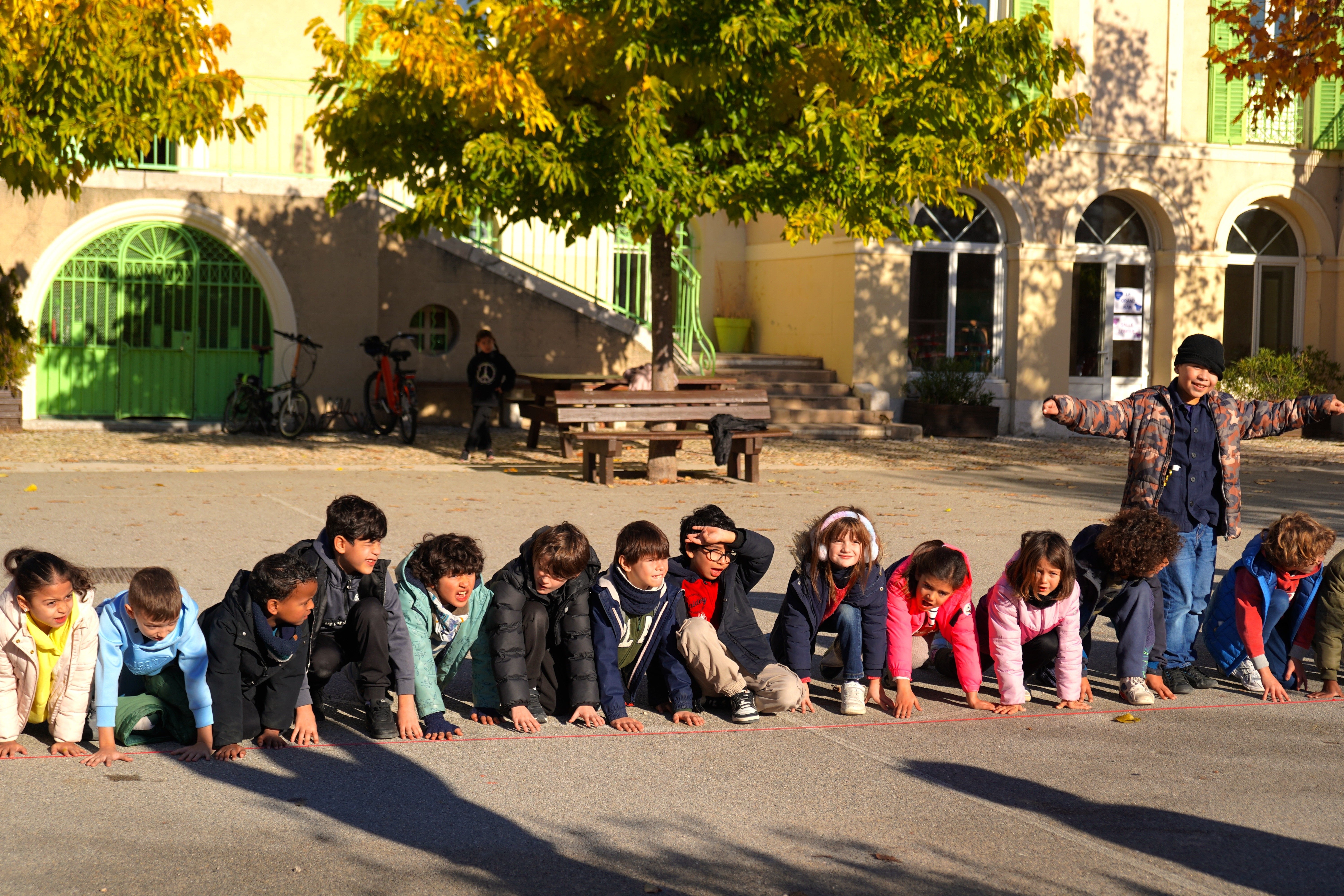 Accompagner une visite de quartier entre deux classes jumelées (Le Grand Bain)