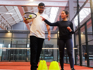 Accompagner des personnes en situation de handicap à jouer au Padel Tennis