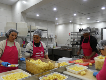 Confectionnez des repas chauds pour les plus démunis