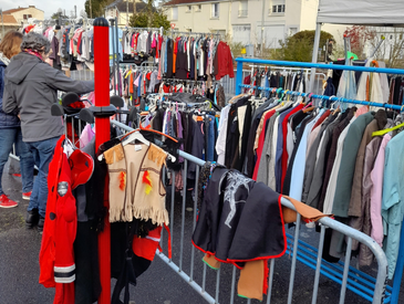On prépare le Grand Déballage - spécial vêtements enfants et jardinage