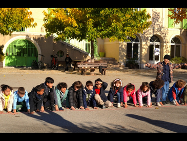 Accompagner une rencontre mensuelle entre deux classes jumelées (Le Grand Bain)